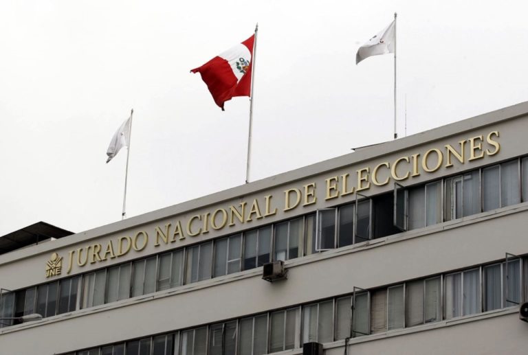 Cuatro candidatos distritales de Perú Libre retornan a la campaña electoral