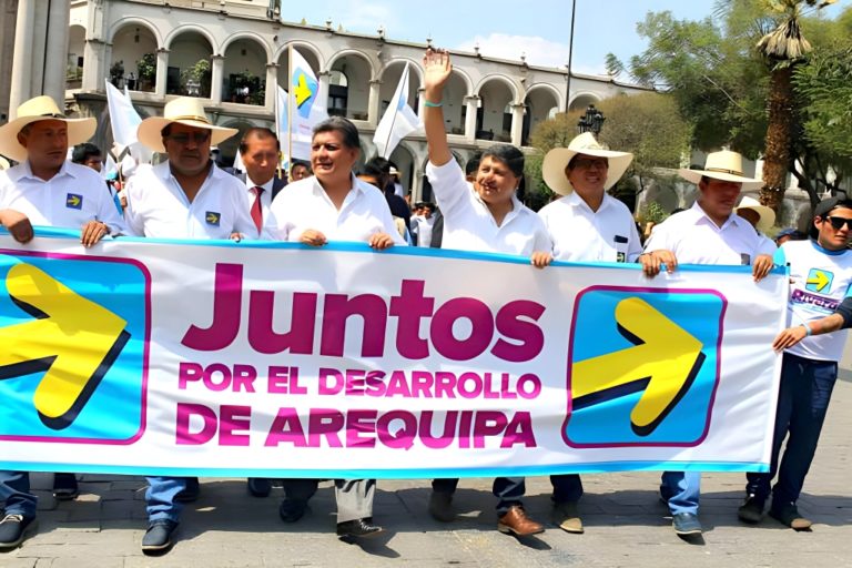 Arequipa: Hermanos enfrentados por uso de logo de movimiento político de la “flecha”