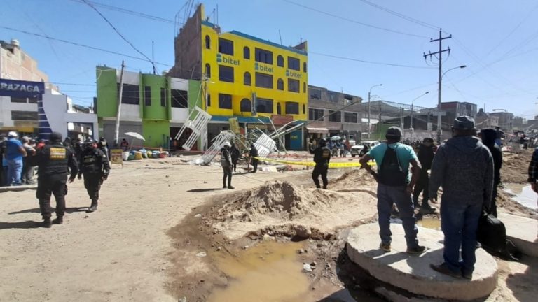 Arequipa: cae antena telefónica en concurrida avenida y deja 6 heridos