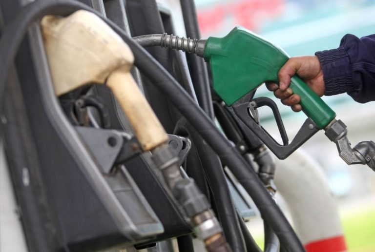 Postergan hasta el 1 de enero del 2023 la venta de solo dos tipos de gasolina