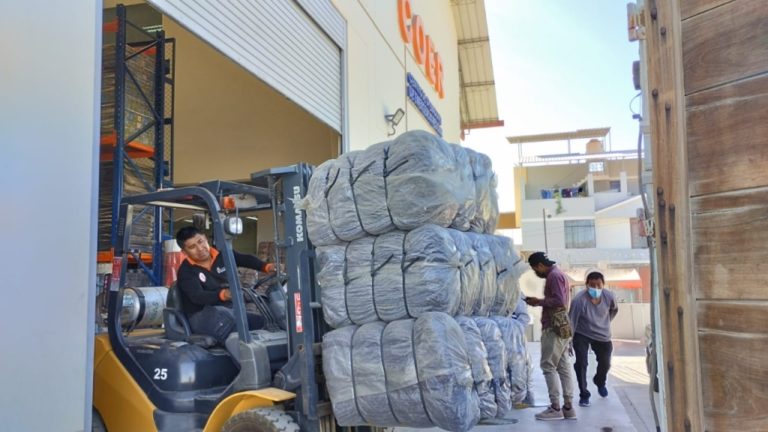 Gore Moquegua entrega bienes de ayuda humanitaria al alcalde de Chojata