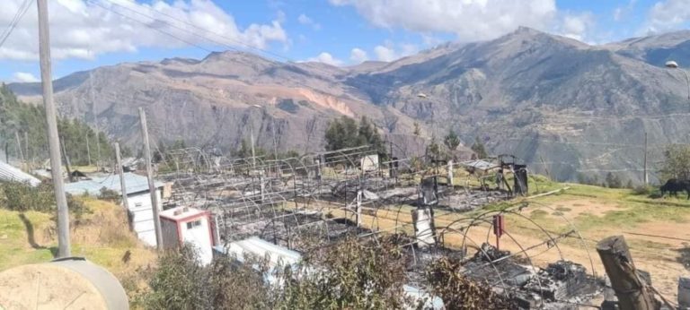 Incendian campamento minero Los Chancas de Southern Perú