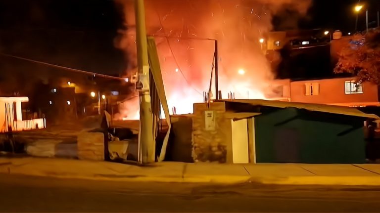 Incendio consume casa en Punta de Bombón