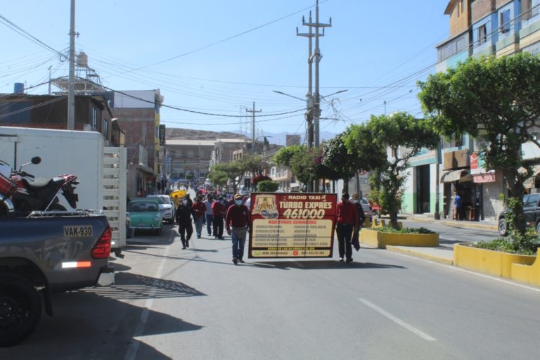 Moquegua: Taxistas realizan movilización contra el alza de combustibles