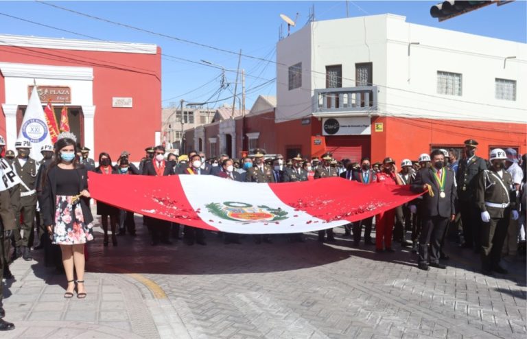 Realizan Desfile Cívico Militar por los 201° aniversario de independencia del Perú