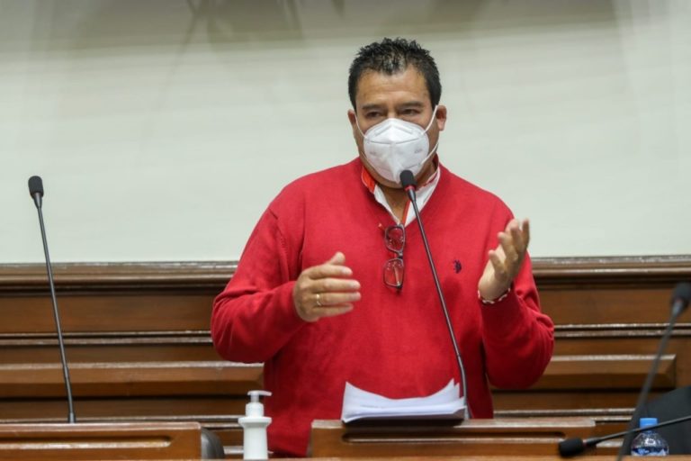 Edwin Martínez rechaza ampliación de legislatura