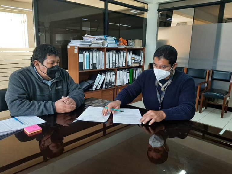 Edgar Rivera firmó convenio con el GRA para ejecutar obras en Mollendo
