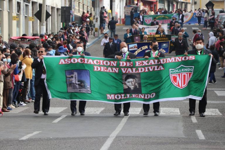 Masiva participación de promociones por 99 aniversario del colegio Deán Valdivia