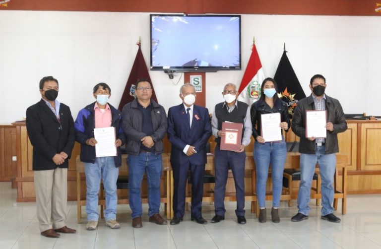 GRA entrega títulos a concesionarias mineras de Arequipa