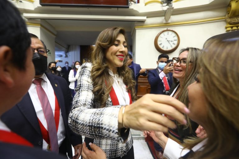 Lady Camones Soriano es elegida presidenta del Congreso