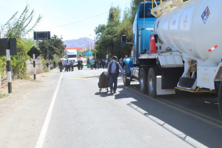 Agricultores bloquearon el Puente Montalvo en segundo día de paro