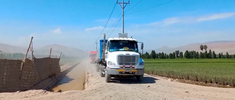 Cocachacra: Denuncian contaminación de campos de cultivo por polvareda ocasionada por camiones