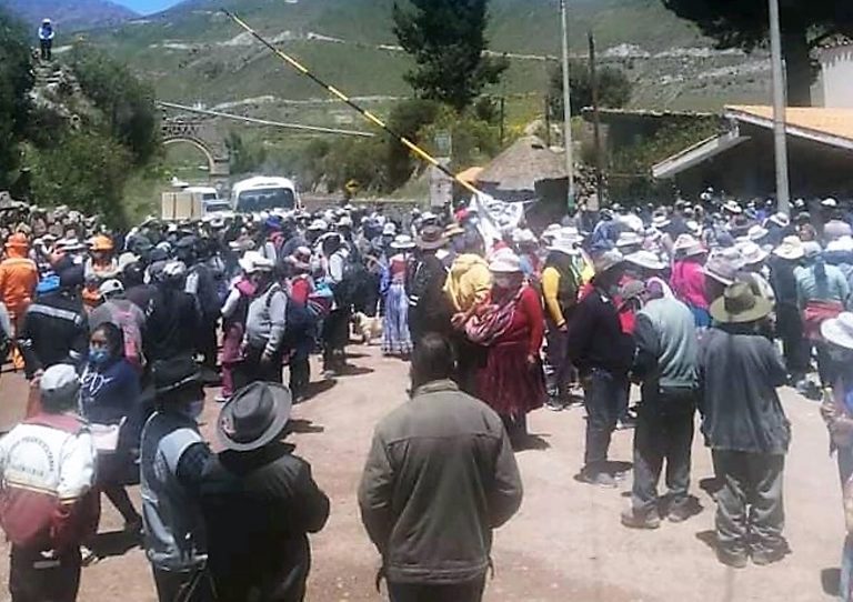Caylloma: alcalde acusa de traición a gobernadora regional de Arequipa