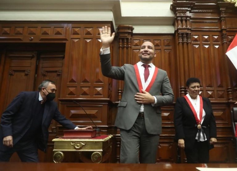 Alejandro Muñante es elegido tercer vicepresidente de la Mesa Directiva
