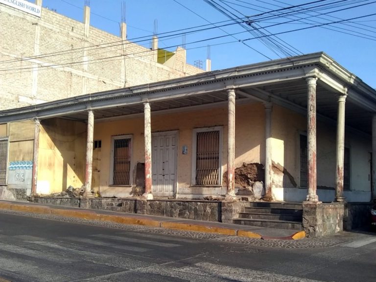 Histórica casona Zapata en Ilo, se cae a pedazos 