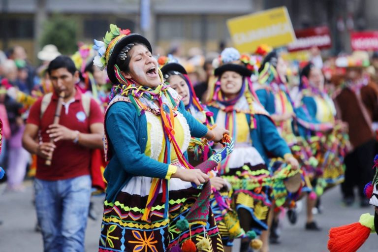 Mollendo celebra el Día Mundial del Folclore con un show artístico musical