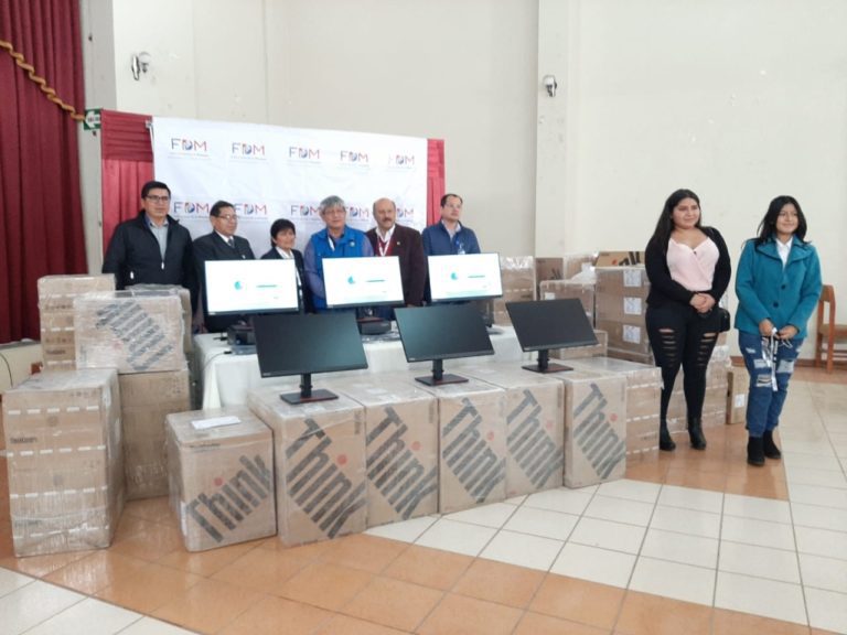El FDM hizo entrega 120 computadoras al instituto tecnológico Luis E. Valcárcel