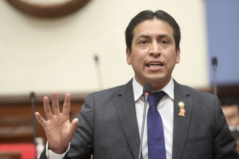 Comisión de Ética recomienda suspender por 120 días a congresista Freddy Díaz