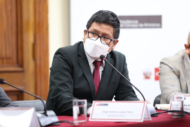 Presidente Castillo da por concluidas funciones de ministro de Salud tras denuncia