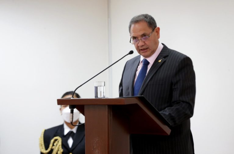 José Luis Gavidia presentó su renuncia al cargo de ministro de Defensa