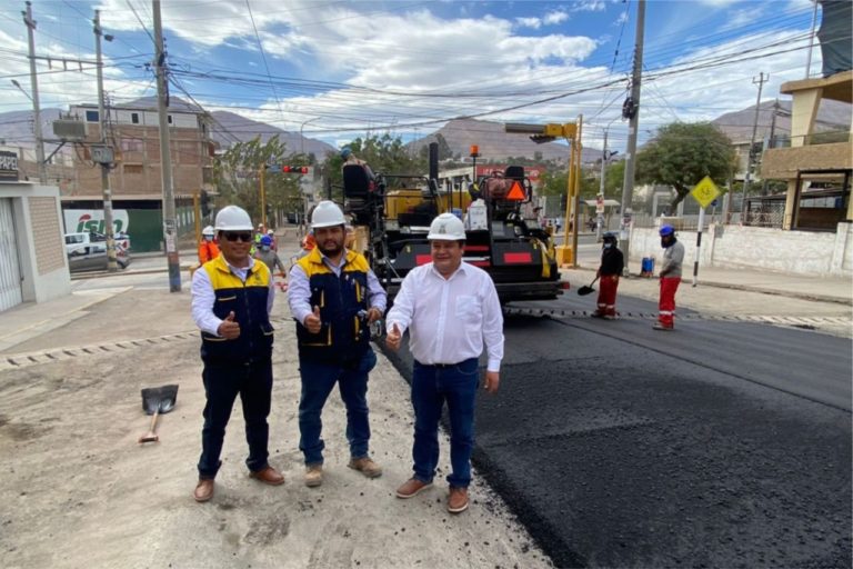Trabajos de asfalto en caliente contribuyen a la integración vial de la ciudad de Moquegua