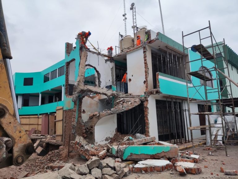 Se vienen ejecutando trabajos de construcción en municipio de Deán Valdivia