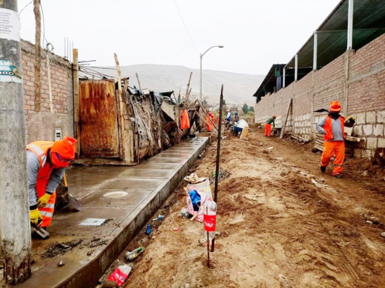 Deán Valdivia: realizan obras viales en el barrio Chile Chico de El Arenal