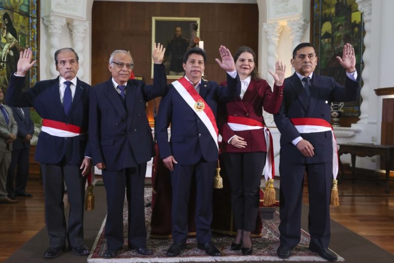 Presidente Castillo tomó juramento a tres nuevos ministros de Estado