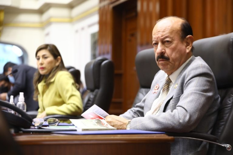 Congresista Wilmar Elera renunció a la tercera vicepresidencia del Parlamento