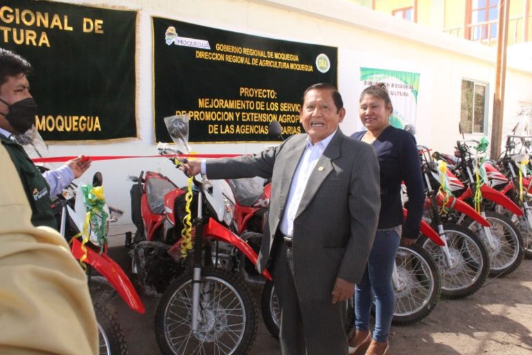 Entregan bienes para el equipamiento de las agencias agrarias de Moquegua