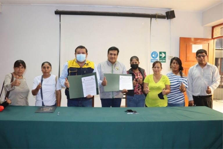 Alcaldes de Mariscal Nieto y Samegua firman convenio para saneamiento físico legal