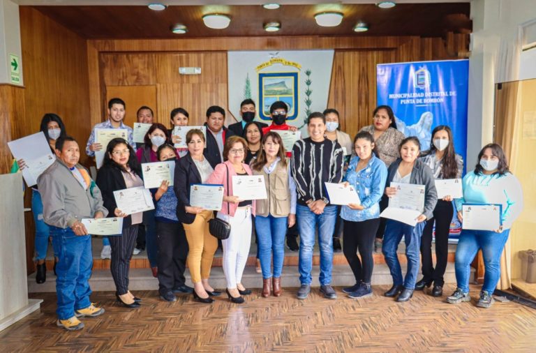 Punta de Bombón: entregan certificados a alumnos que culminaron carrera técnica