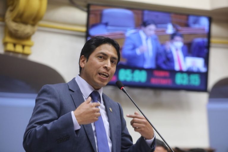 Subcomisión recomienda inhabilitar 10 años a congresista Freddy Díaz