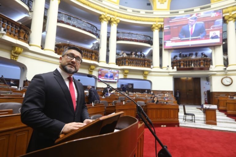 Pleno del Congreso aprueba moción de censura contra ministro Geiner Alvarado