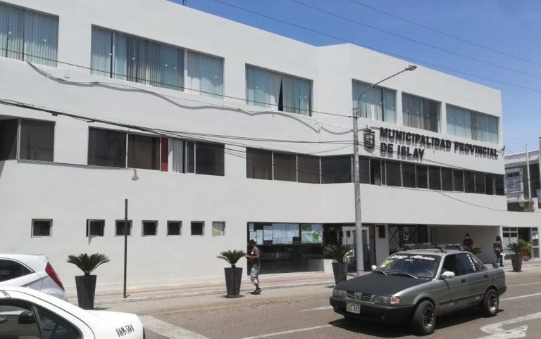 Virtual alcalde de Alto Selva Alegre elogia a funcionarios del municipio de Mollendo