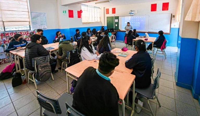 Punta de Bombón: Estudiantes reciben información sobre Beca 18