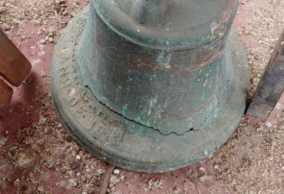 Punta de Bombón: piden apoyo para restauración de campanas de la parroquia