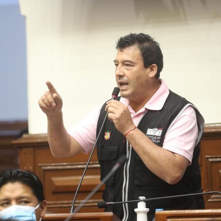 Revelan presunta participación en “obras por votos” de congresista arequipeño Edwin Martínez 
