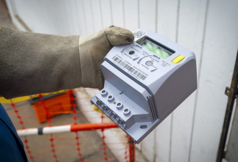 Electrosur inicia implementación de medidores inteligentes en cientos de hogares en Moquegua