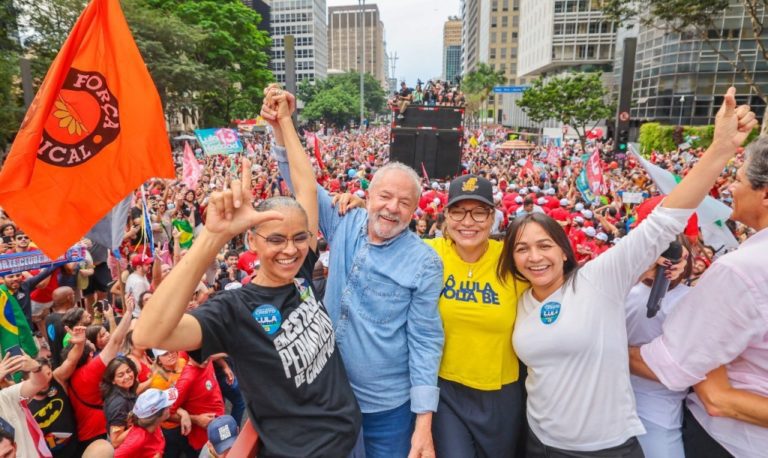 Lula derrotó a Bolsonaro por una ventaja mínima y será nuevamente presidente de Brasil