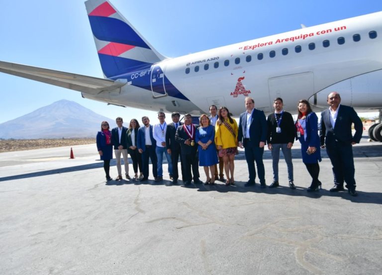 Avión comercial lucirá marca Arequipa por los cielos