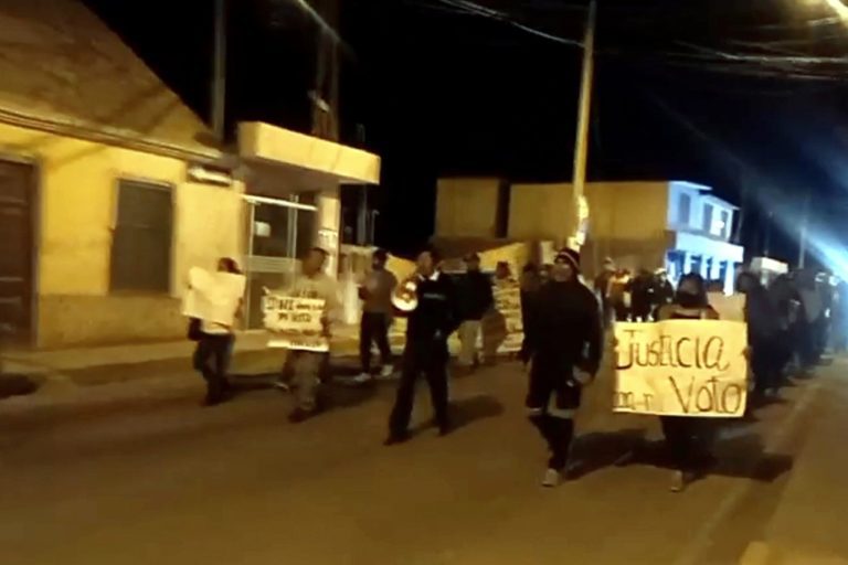 Cocachacra: Militantes del “pollo” marchan rechazando resolución del JNE