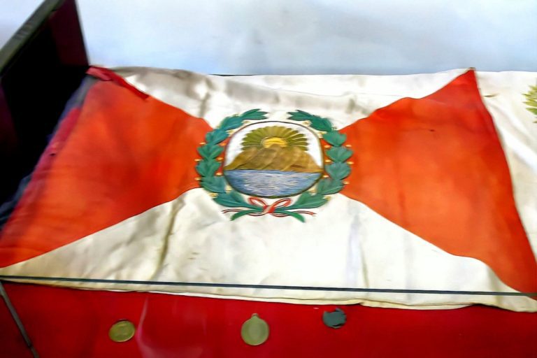 La bandera peruana y el alma nacional
