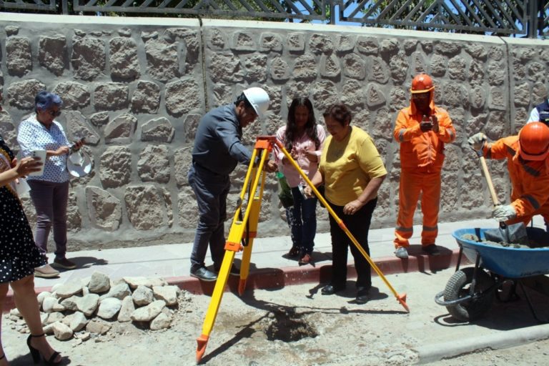 Colocan primera piedra en obra de mejoramiento en la calle Antigua de Samegua