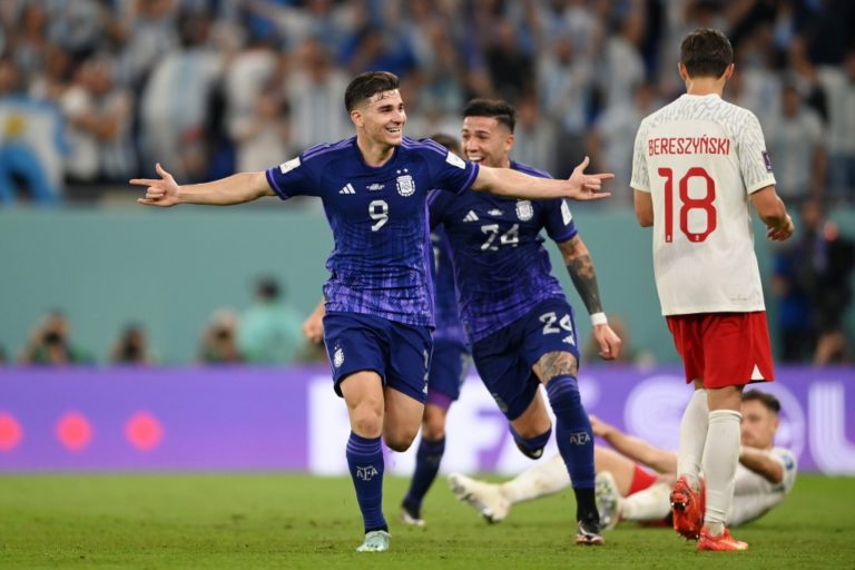 Qatar 2022: Argentina vence a Polonia y ambos pasan de ronda