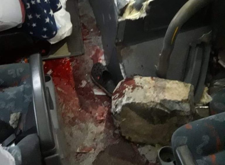 Atico: Roca cae sobre bus y mata a pasajero en el acto