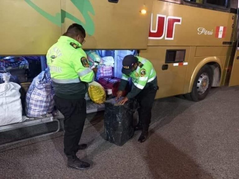 Camaná: encuentran explosivos en bus de empresa Flores