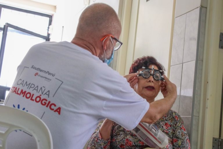Más de 500 adultos mayores del valle de Tambo se benefician con campaña oftalmológica