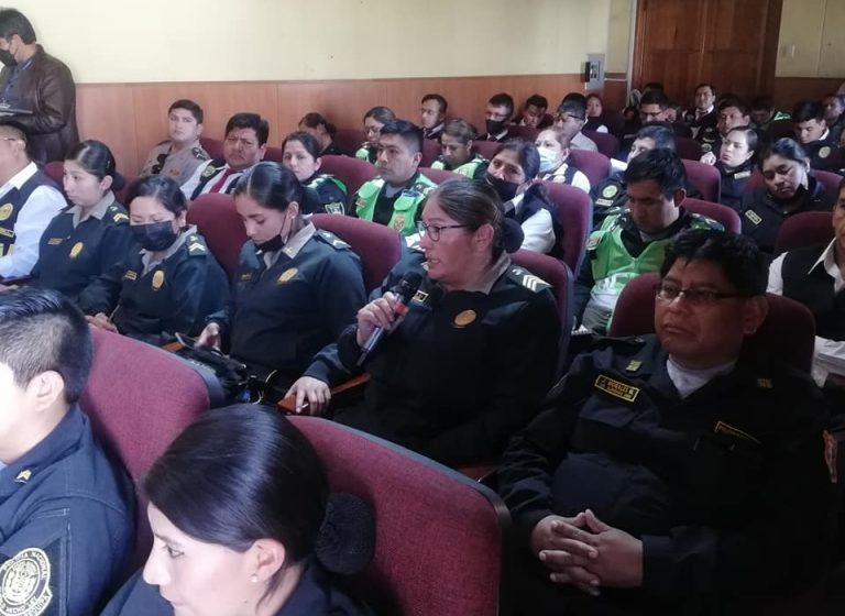 Arequipa: fiscalías de familia capacitan a miembros de la policía