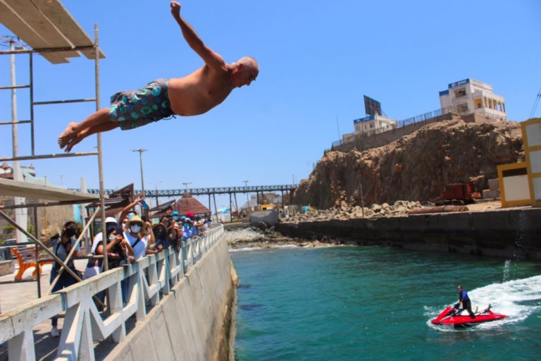 Se viene exhibición de clavados en Mollendo